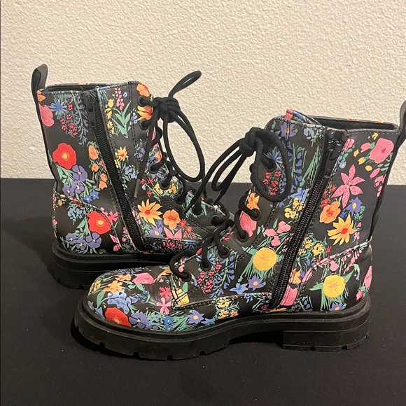 No Boundaries Black Floral Boots - Picture 4 of 8